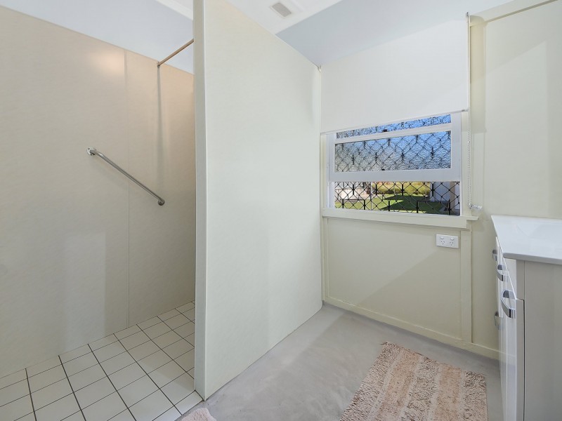 8 Binkar Street, Chermside QLD 4032