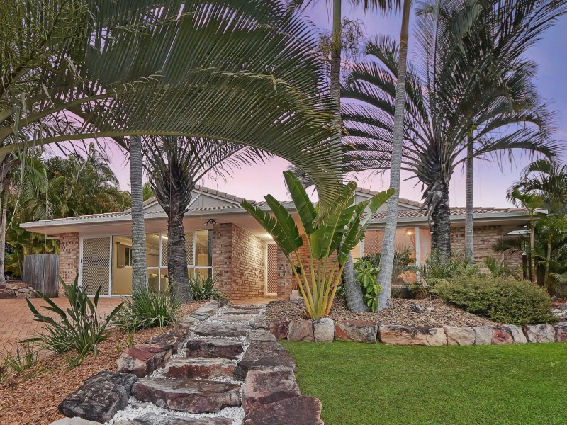 4 Brandy Court, Eatons Hill QLD 4037