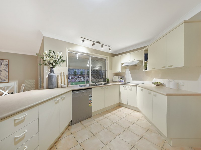 4 Brandy Court, Eatons Hill QLD 4037