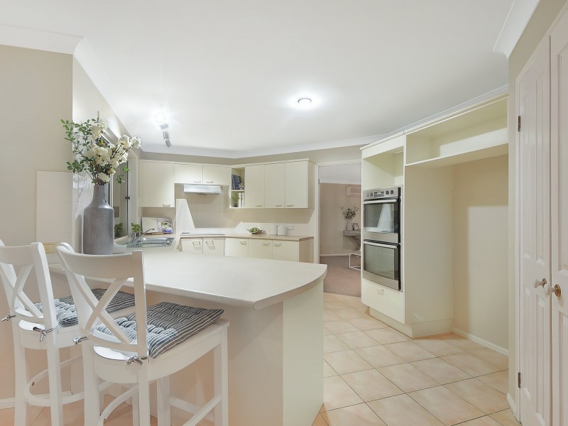 4 Brandy Court, Eatons Hill QLD 4037