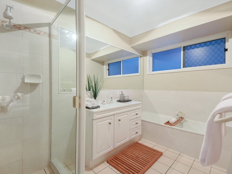 4 Brandy Court, Eatons Hill QLD 4037