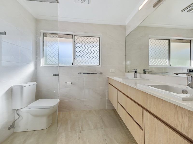 5 Orbital Close, Bridgeman Downs QLD 4035