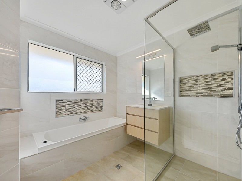 5 Orbital Close, Bridgeman Downs QLD 4035