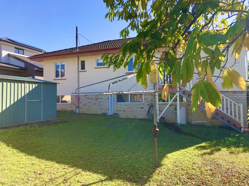 16 Basnett Street, Chermside West QLD 4032