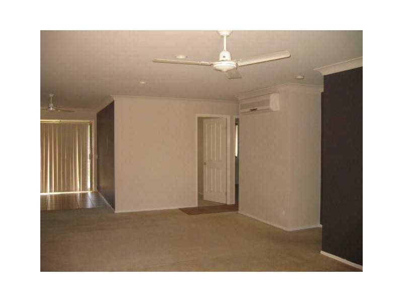 2/5 Hibiscus Circuit, Fitzgibbon QLD 4018