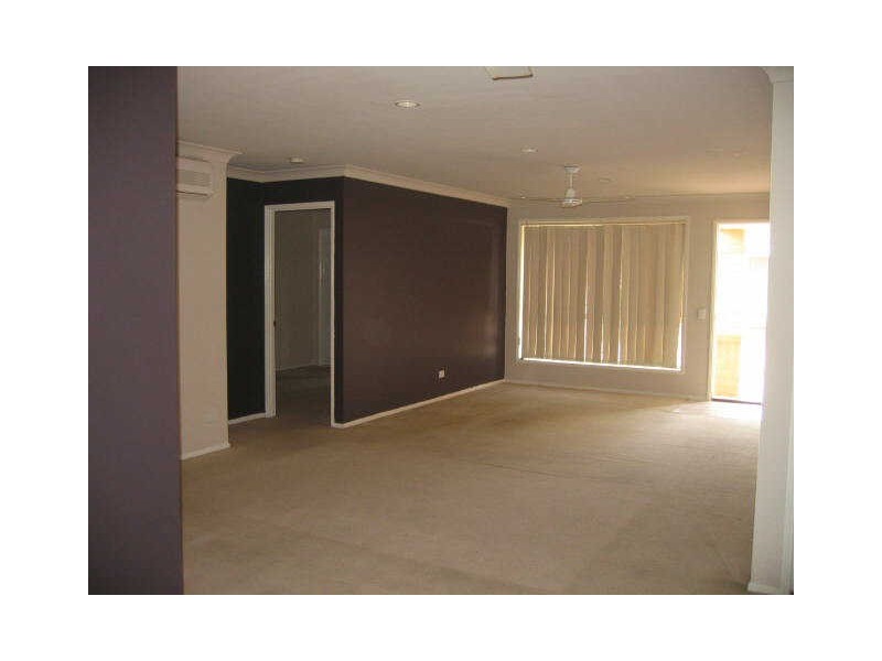 2/5 Hibiscus Circuit, Fitzgibbon QLD 4018