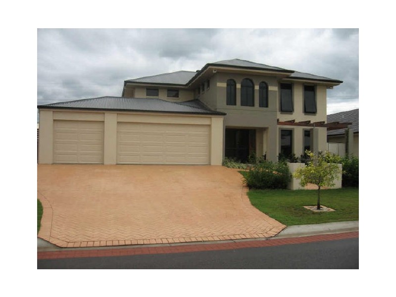 4 Oltrarno Place, Bridgeman Downs QLD 4035