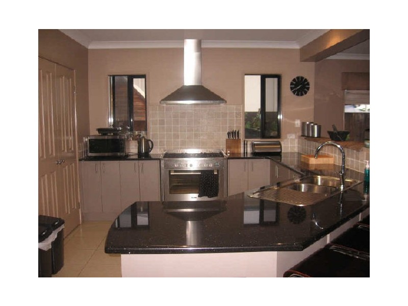 4 Oltrarno Place, Bridgeman Downs QLD 4035