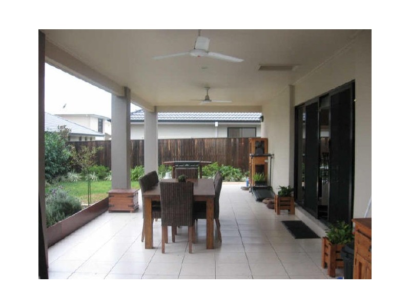 4 Oltrarno Place, Bridgeman Downs QLD 4035