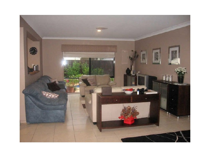 4 Oltrarno Place, Bridgeman Downs QLD 4035