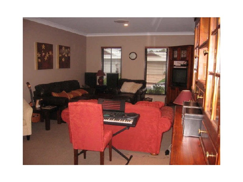 4 Oltrarno Place, Bridgeman Downs QLD 4035