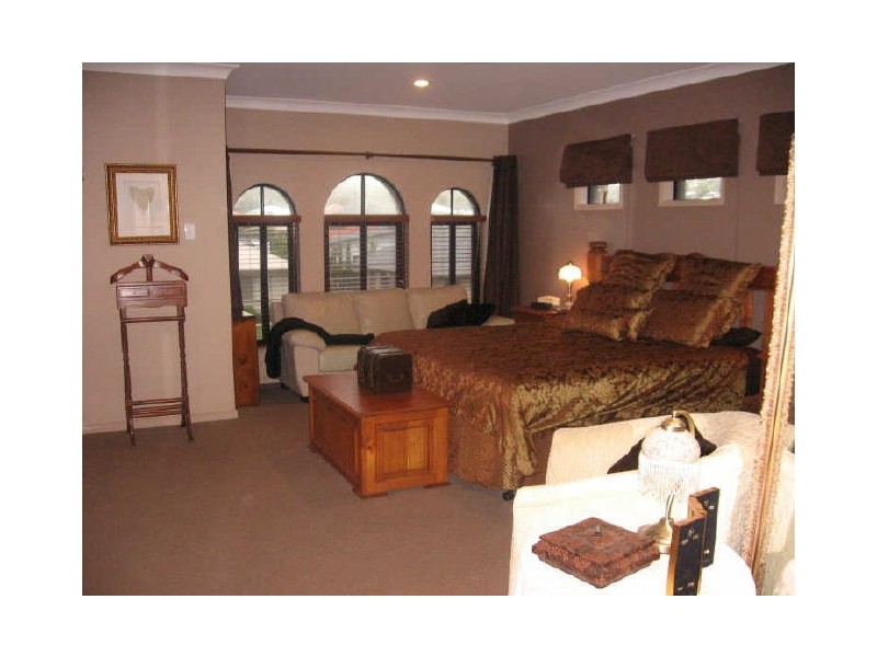 4 Oltrarno Place, Bridgeman Downs QLD 4035