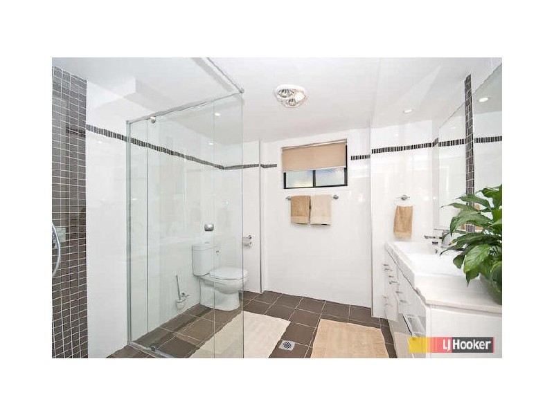 21 Eastbourne Street, Chermside West QLD 4032