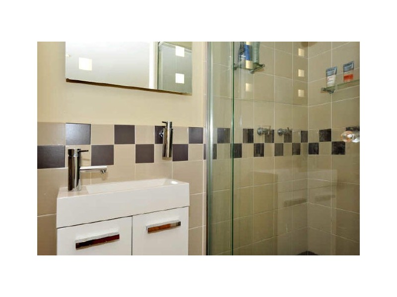 8/42 Hilltop Avenue, Chermside QLD 4032