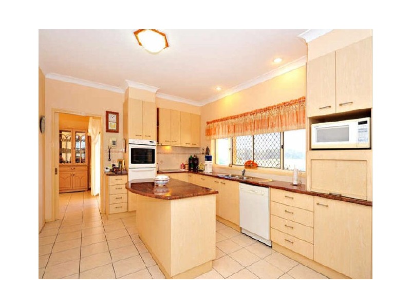 2 Castlehaven Close, Chermside West QLD 4032