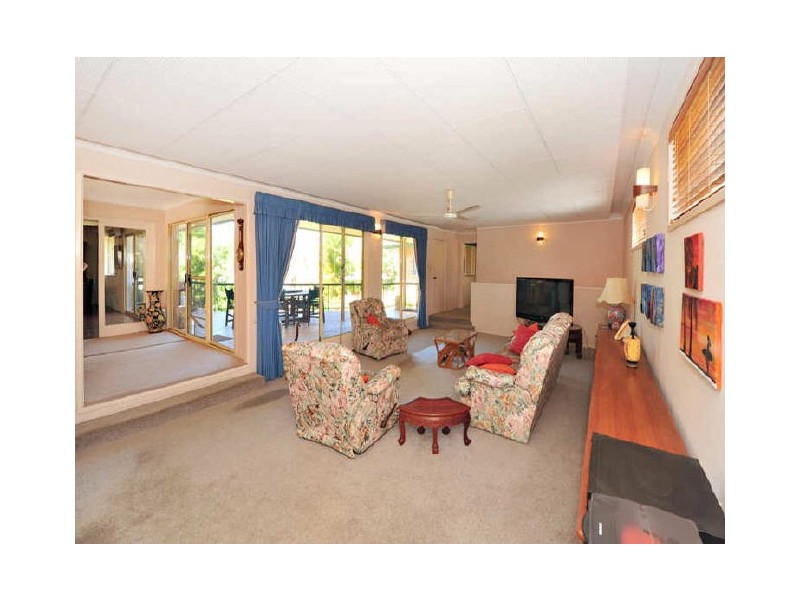 8 Lawrence Road, Chermside West QLD 4032