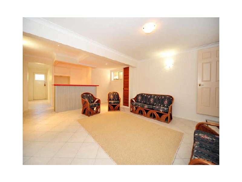 8 Lawrence Road, Chermside West QLD 4032
