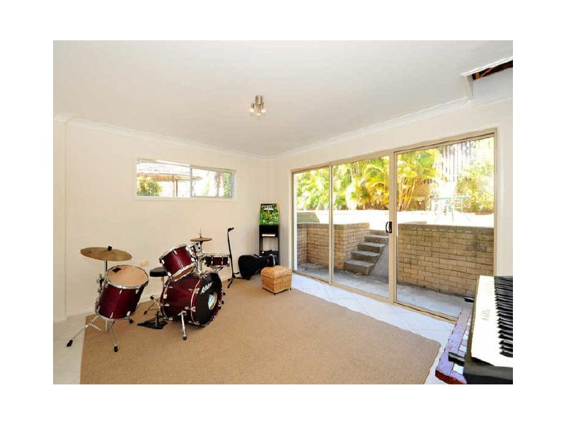 8 Lawrence Road, Chermside West QLD 4032
