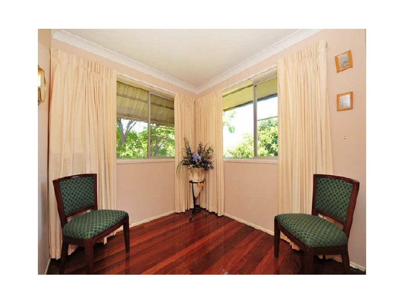 8 Lawrence Road, Chermside West QLD 4032