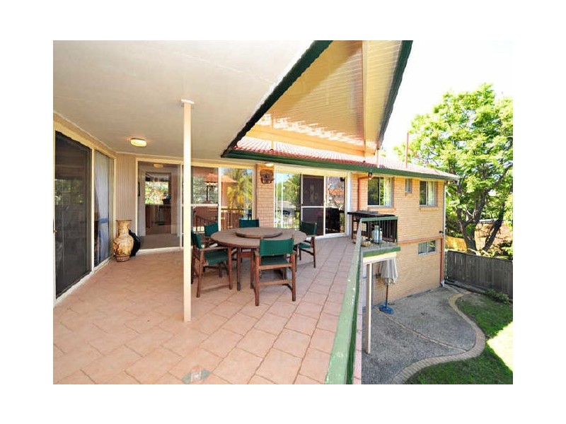 8 Lawrence Road, Chermside West QLD 4032