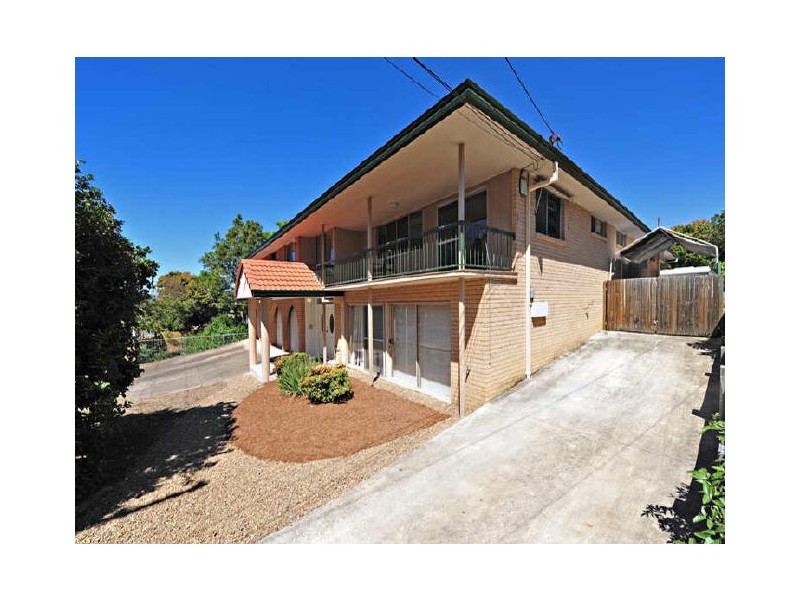8 Lawrence Road, Chermside West QLD 4032