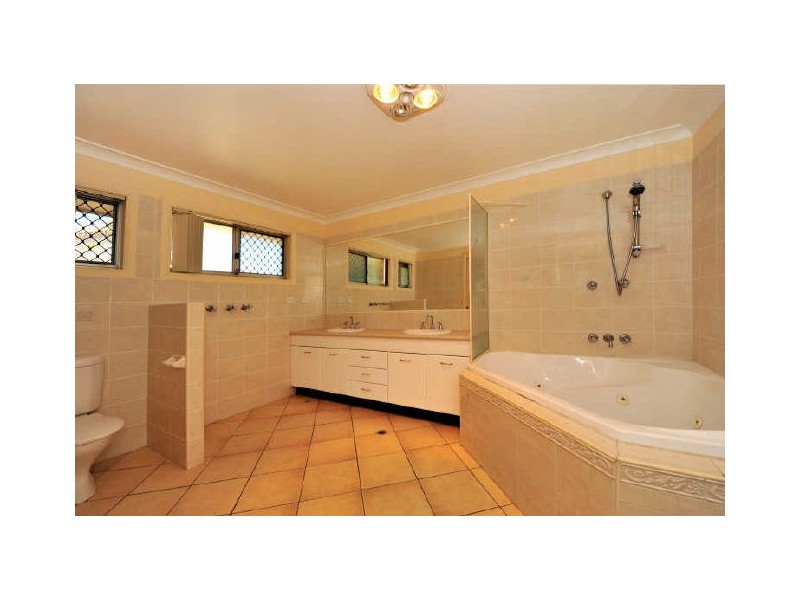 4 Lucas Court, Kallangur QLD 4503