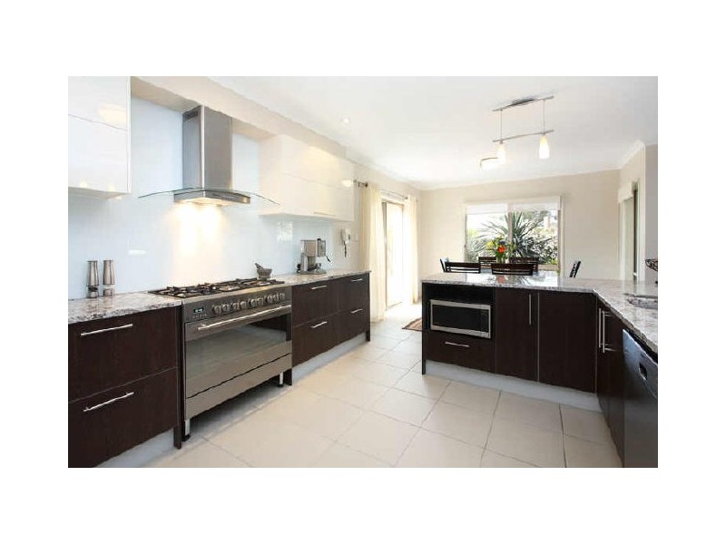 8 Cerbaia Close, Bridgeman Downs QLD 4035