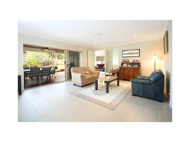 8 Cerbaia Close, Bridgeman Downs QLD 4035