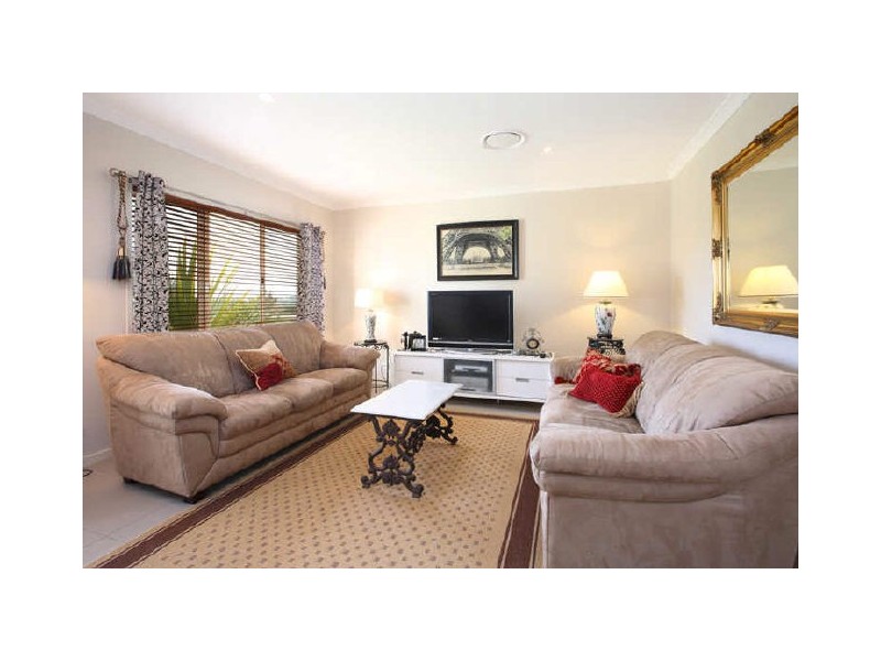 8 Cerbaia Close, Bridgeman Downs QLD 4035