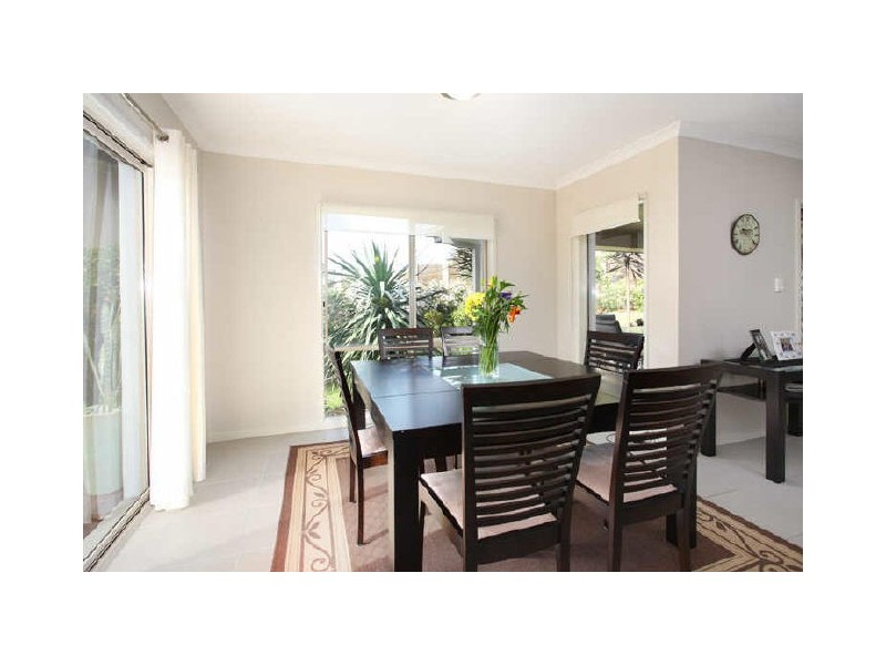 8 Cerbaia Close, Bridgeman Downs QLD 4035