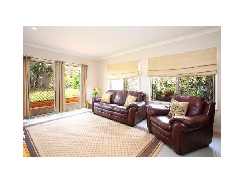 8 Cerbaia Close, Bridgeman Downs QLD 4035