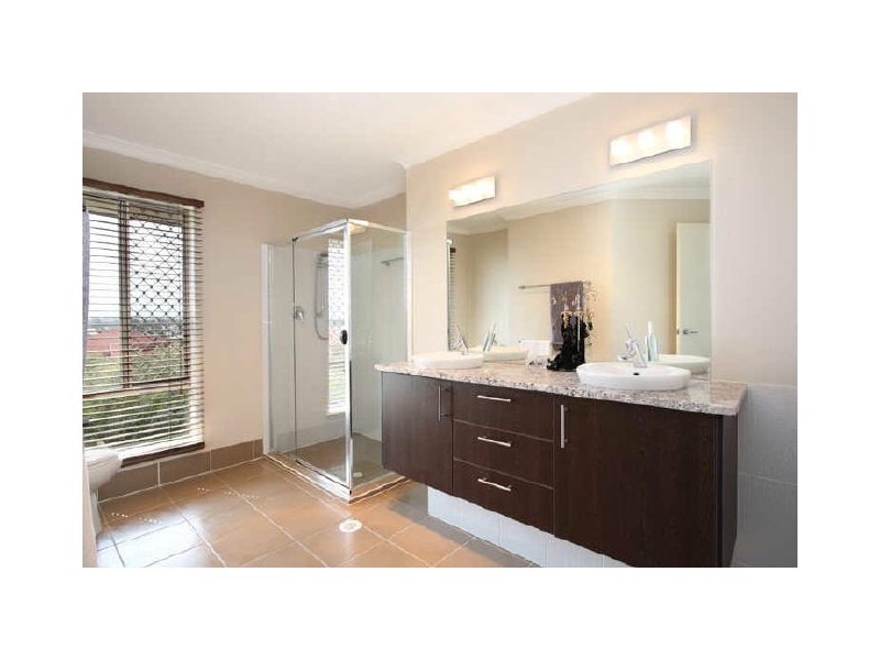 8 Cerbaia Close, Bridgeman Downs QLD 4035