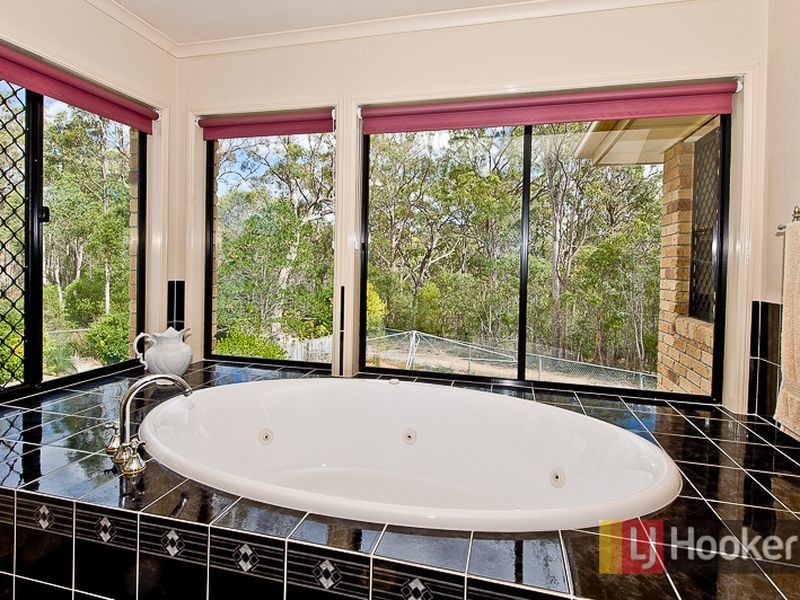 15 Cardiff Close, Bridgeman Downs QLD 4035