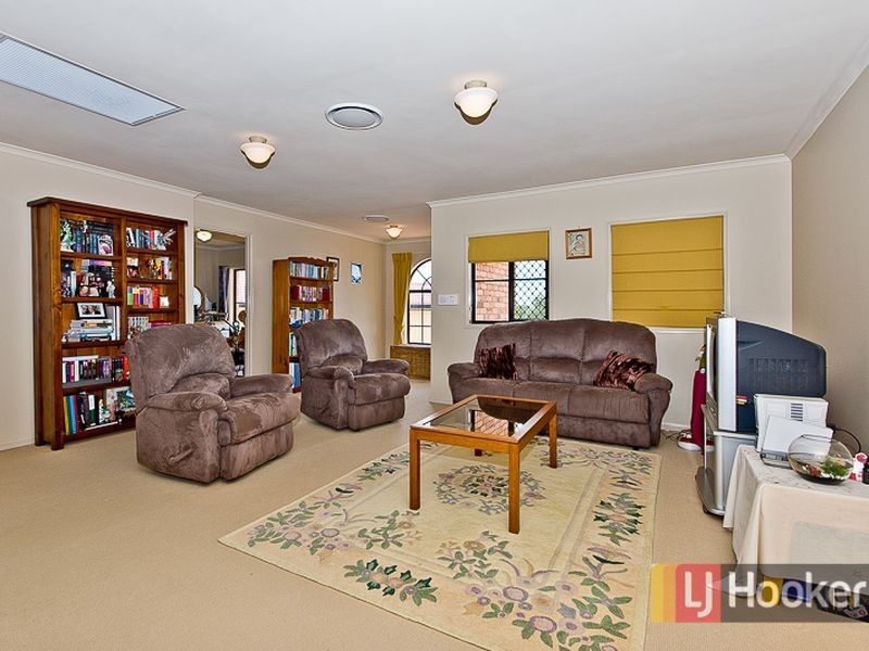 15 Cardiff Close, Bridgeman Downs QLD 4035