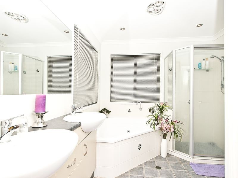 85 Hillenvale Avenue, Arana Hills QLD 4054