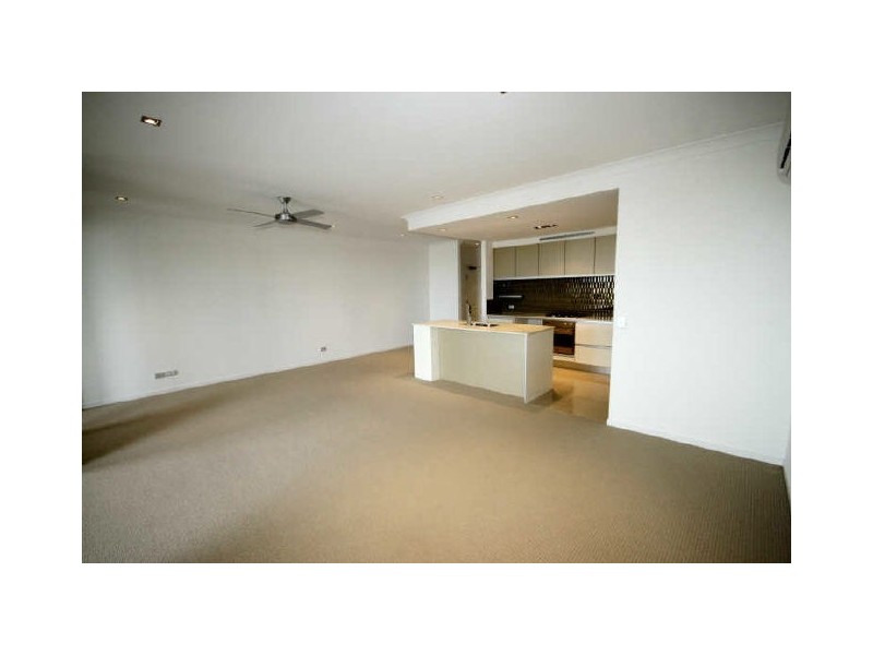 71/3030 The Boulevard Emerald Lakes, Carrara QLD 4211