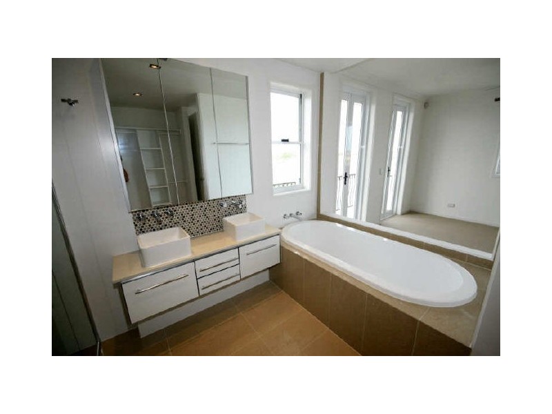 71/3030 The Boulevard Emerald Lakes, Carrara QLD 4211