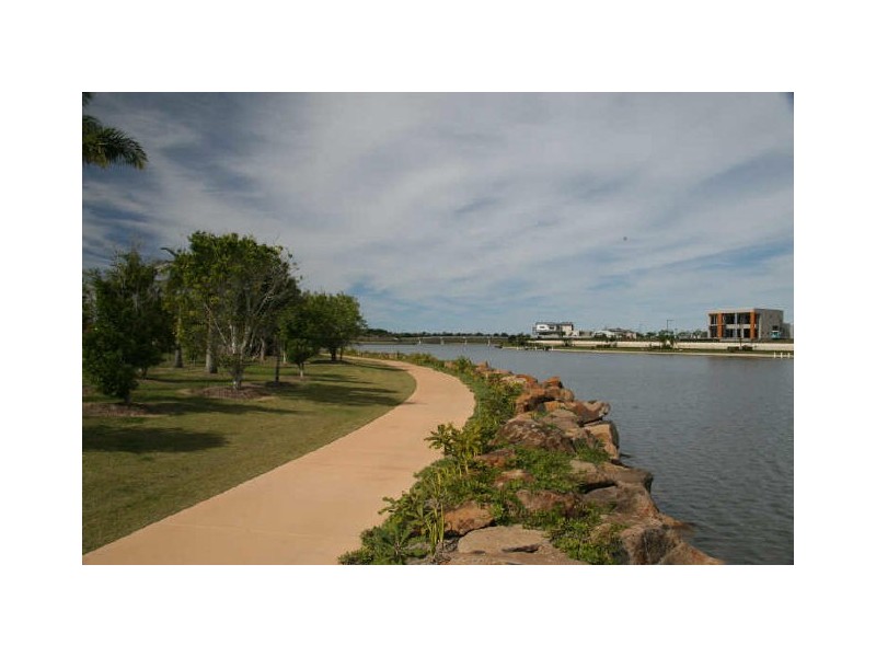 71/3030 The Boulevard Emerald Lakes, Carrara QLD 4211