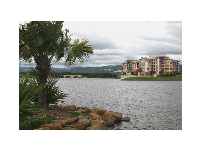 71/3030 The Boulevard Emerald Lakes, Carrara QLD 4211