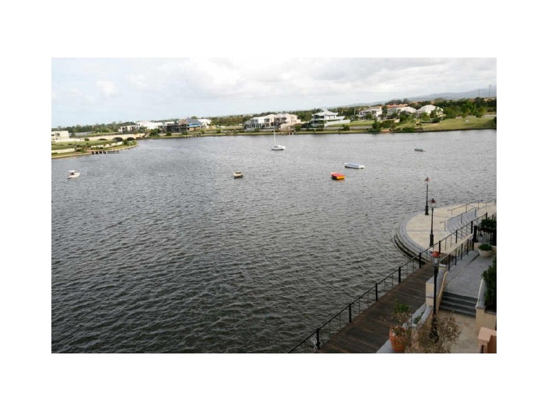 71/3030 The Boulevard Emerald Lakes, Carrara QLD 4211