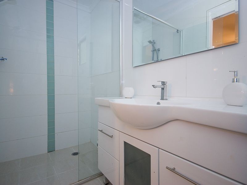 15 Castle Hill Drive South, Gaven QLD 4211