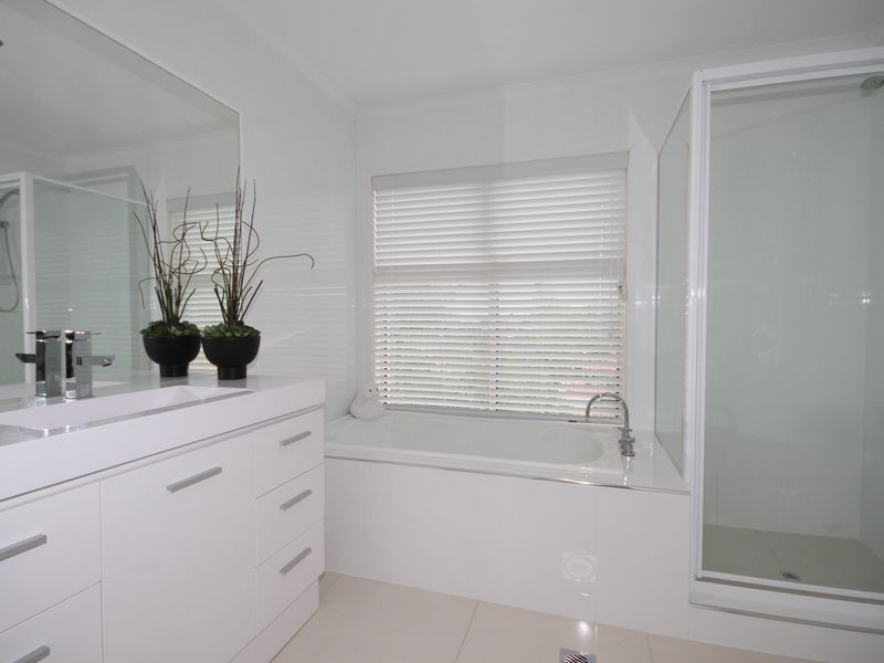 7 Bellavista Close, Highland Park QLD 4211