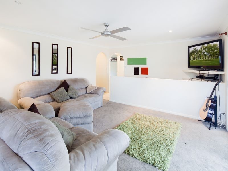 10 Kerrabee Street, Nerang QLD 4211