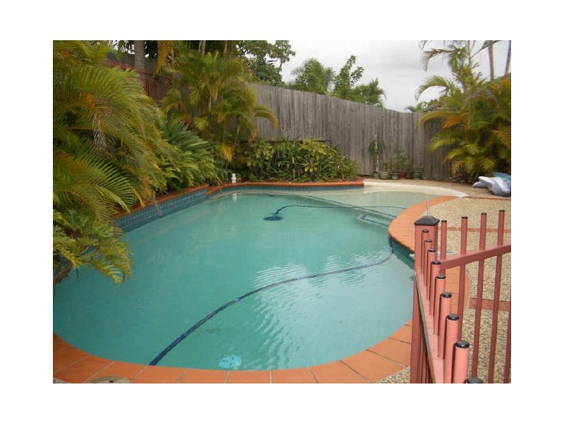 5 Piccadilly Place, Highland Park QLD 4211