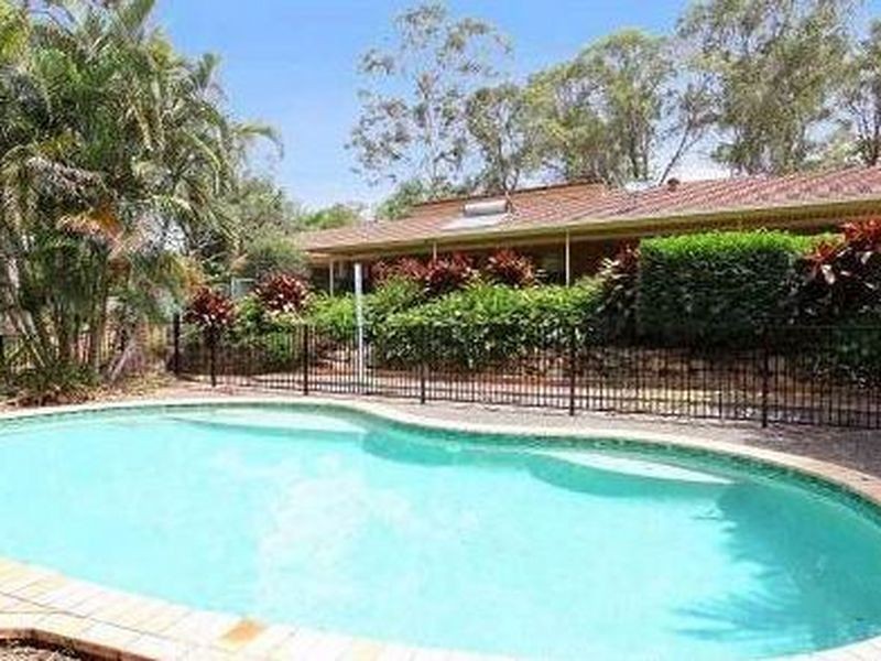 18 Josephine Terrace, Highland Park QLD 4211