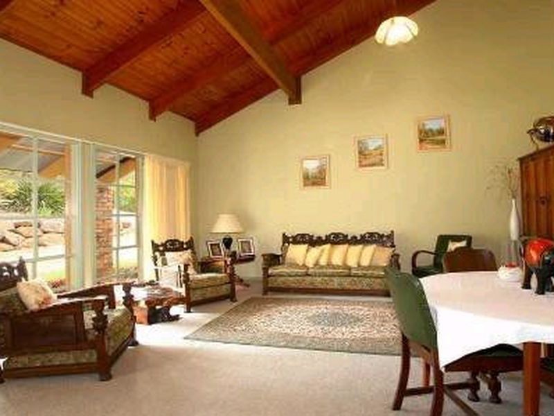 18 Josephine Terrace, Highland Park QLD 4211