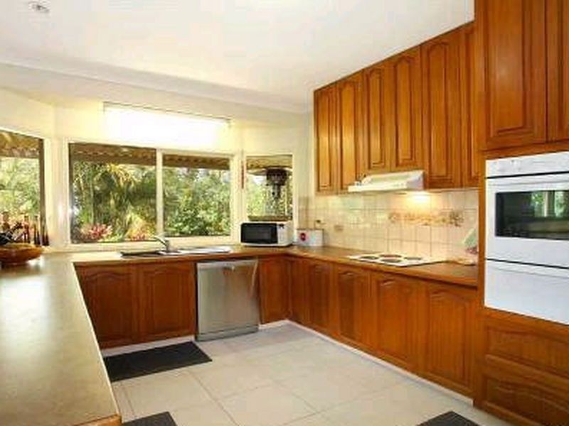 18 Josephine Terrace, Highland Park QLD 4211