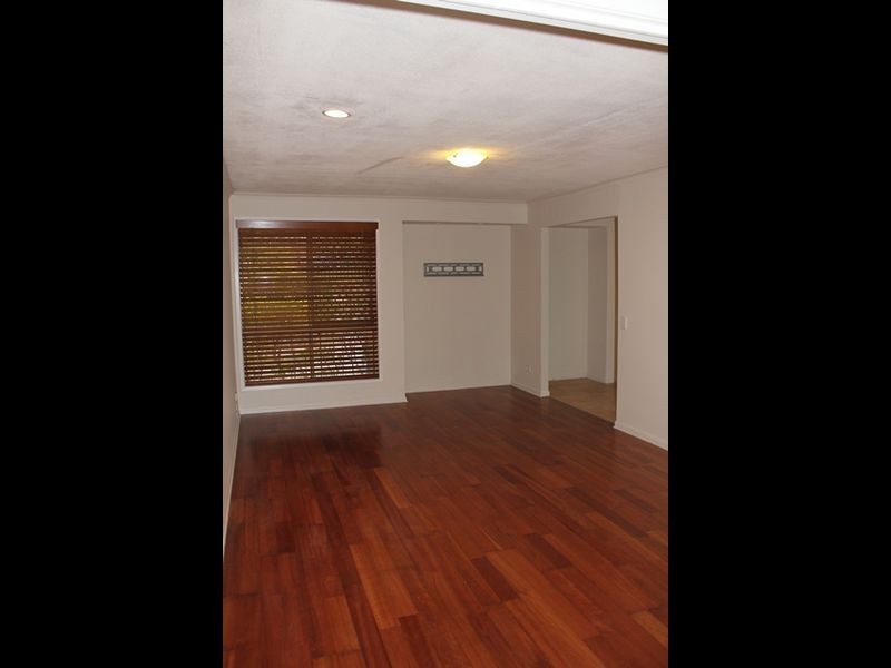 7 Leesa Court, Highland Park QLD 4211