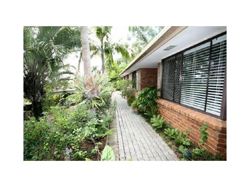 4 Quartz Place, Carrara QLD 4211