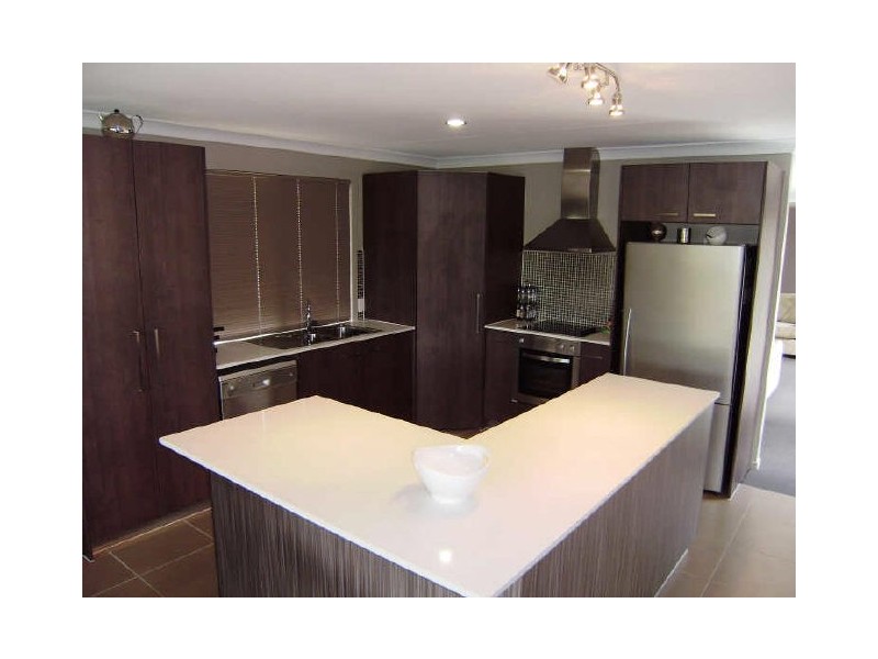 33 Bartlett Avenue, Nerang QLD 4211